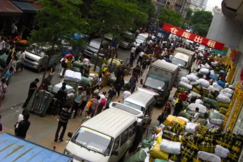 بازار پوشاک زنانه شی سان هانگ گوانگجو Guangzhou Shisanhang Clothing Wholesale Market