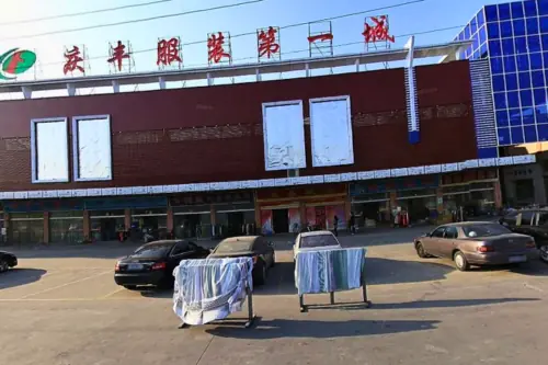 بازار پوشاک چینگ‌فنگ گوانگجو Guangzhou Qingfeng Clothing First City